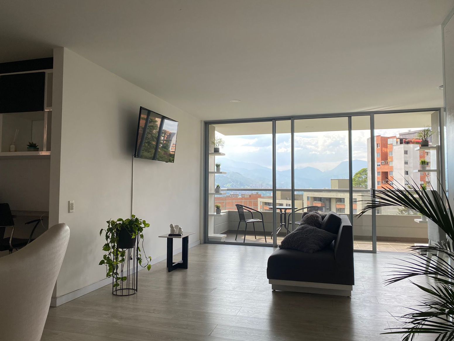 Apartamento en arriendo Antioquia Envigado La Sebastiana 140 m2 Habitaciones 3 Baños 6 Garajes 3 Precio $5650000