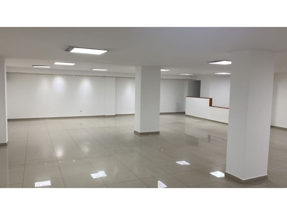 Local en arriendo Cundinamarca Bogotá Santa Barbara Occidental 380 m2 Habitaciones 0 Baños 2 Garajes 4 Precio $18200000