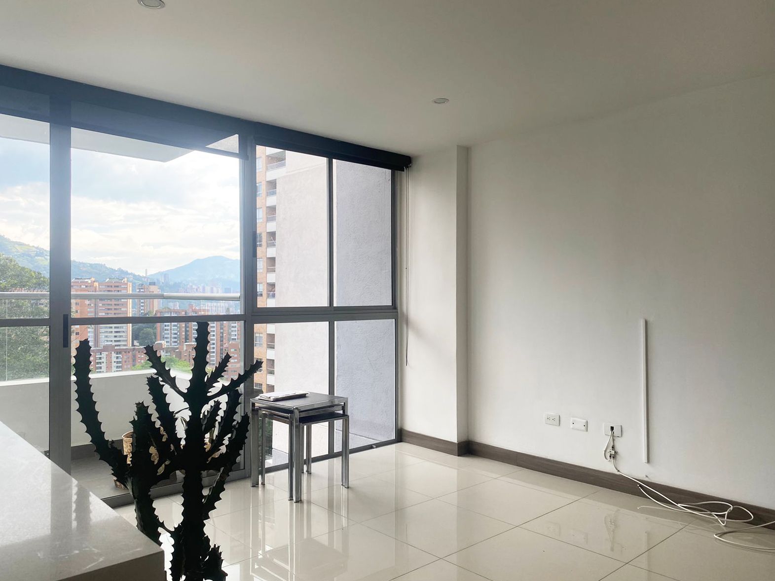 Apartamento en arriendo Antioquia Envigado Loma Del Atravesado 85 m2 Habitaciones 2 Baños 4 Garajes 2 Precio $3750000