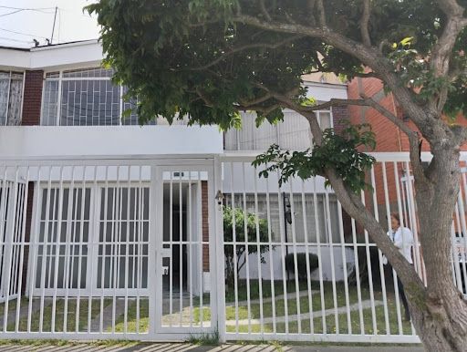 Casa en venta Cundinamarca Bogotá Santa Cecilia 157 m2 Habitaciones 5 Baños 4 Garajes 4 Precio $849000000