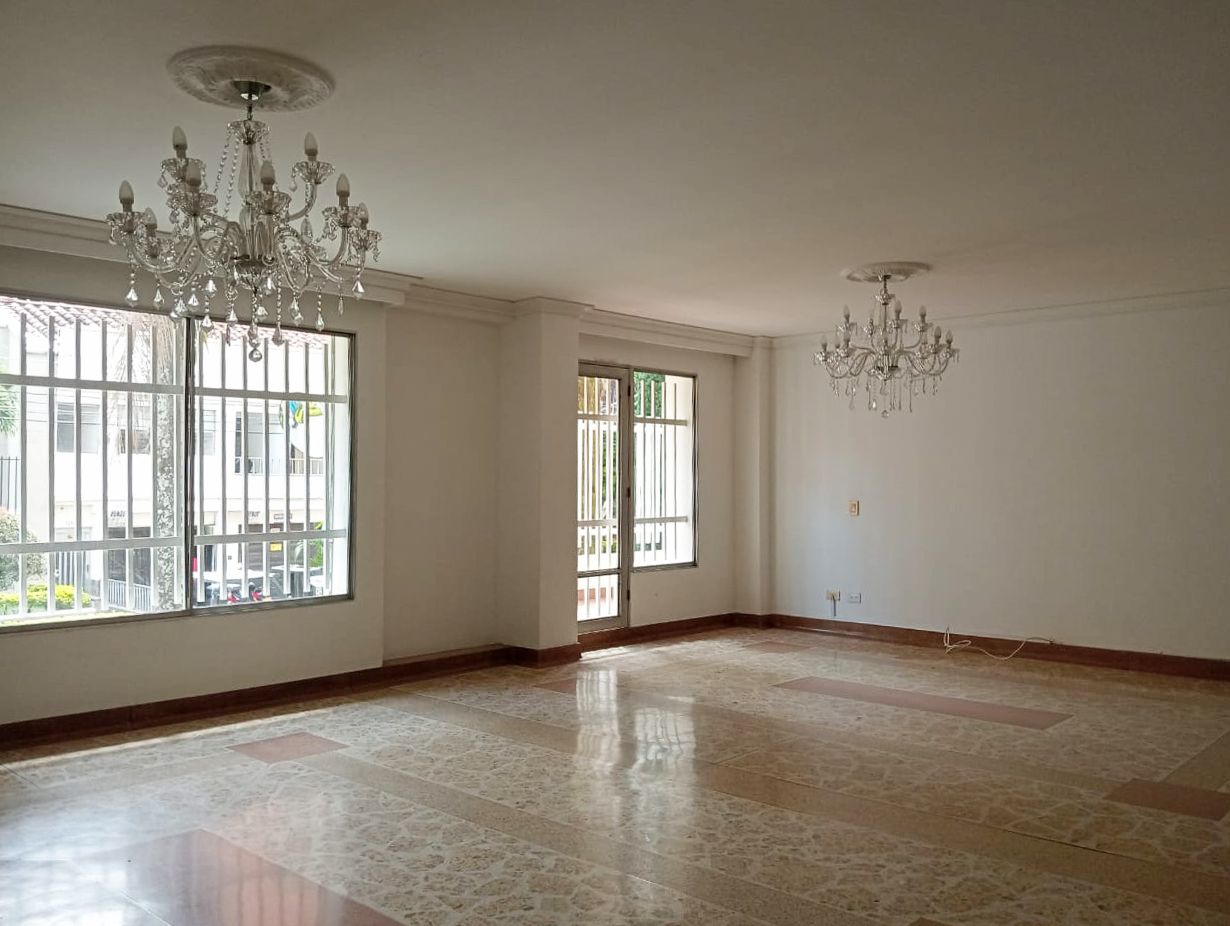 Apartamento en arriendo Antioquia Medellín Laureles 230 m2 Habitaciones 3 Baños 4 Garajes 3 Precio $4800000