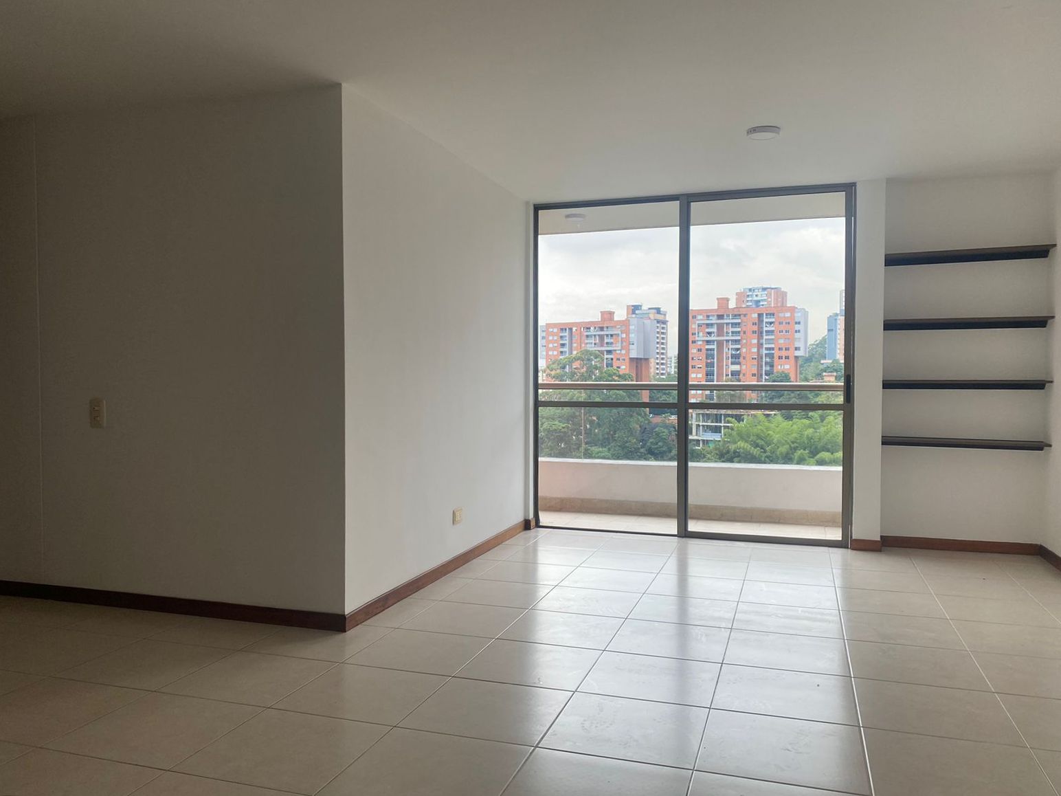 Apartamento en arriendo Antioquia Envigado Loma Del Atravesado 65 m2 Habitaciones 2 Baños 2 Garajes 2 Precio $3250000