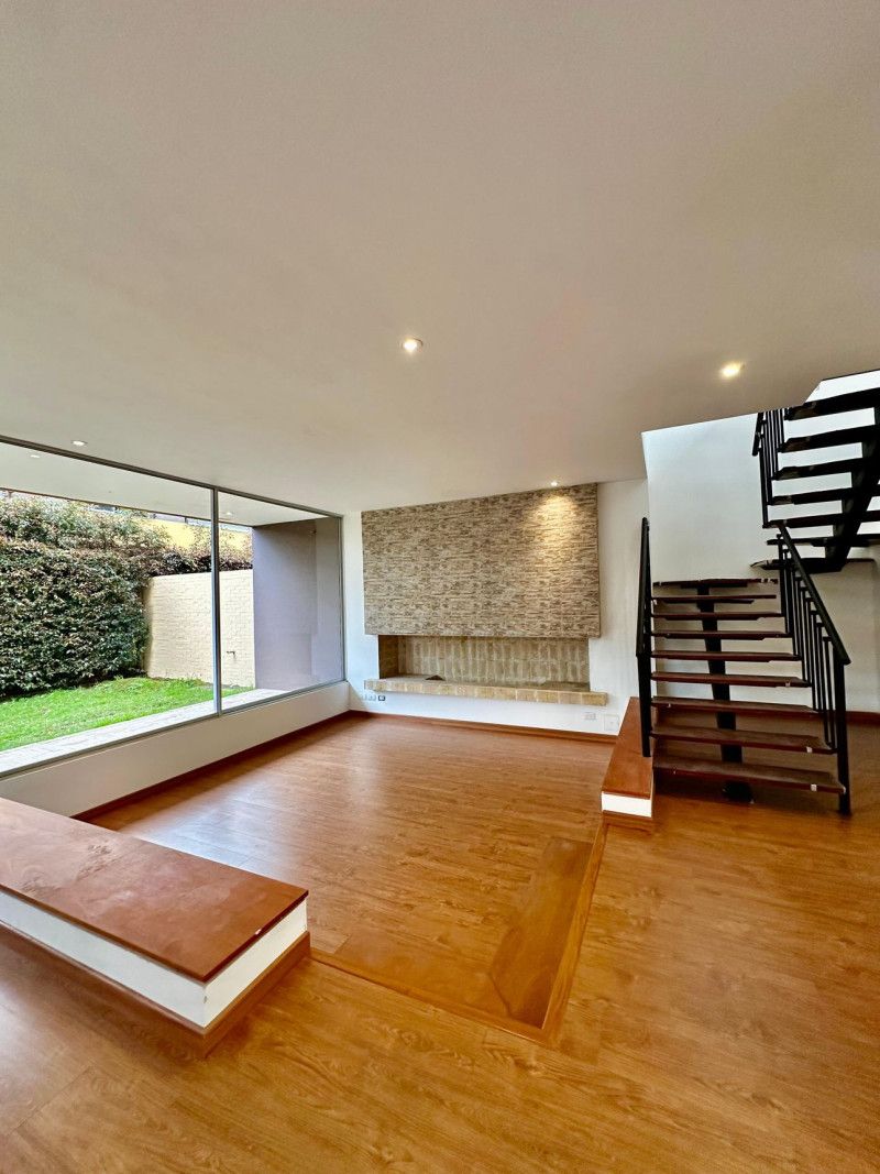 Casa en venta Cundinamarca Cajicá Vda Chuntame 264 m2 Habitaciones 4 Baños 4 Garajes 6 Precio $1330000000