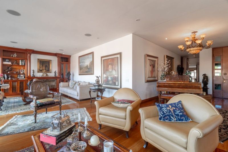 Apartamento en venta Cundinamarca Bogotá Los Rosales 469 m2 Habitaciones 4 Baños 5 Garajes 4 Precio $5600000000