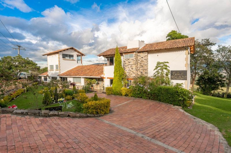 Casa en arriendo Cundinamarca Bogotá Las Mercedes Suba 2800 m2 Habitaciones 7 Baños 9 Garajes 10 Precio $20800000