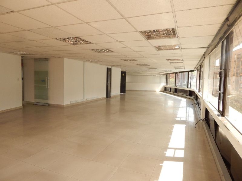 Oficina en arriendo Cundinamarca Bogotá Sucre 404 m2 Habitaciones 0 Baños 3 Garajes 2 Precio $17614800
