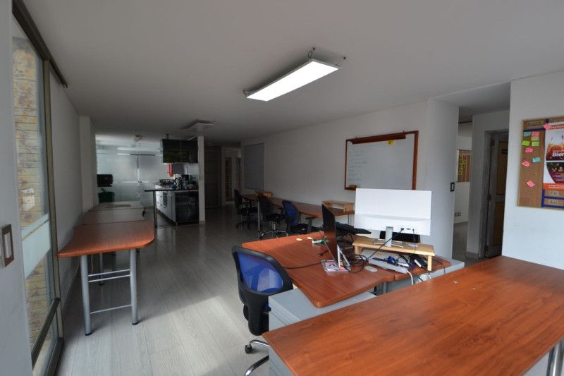 Oficina en venta Cundinamarca Bogotá Santa Barbara Occidental 174 m2 Habitaciones 0 Baños 0 Garajes 2 Precio $900000000