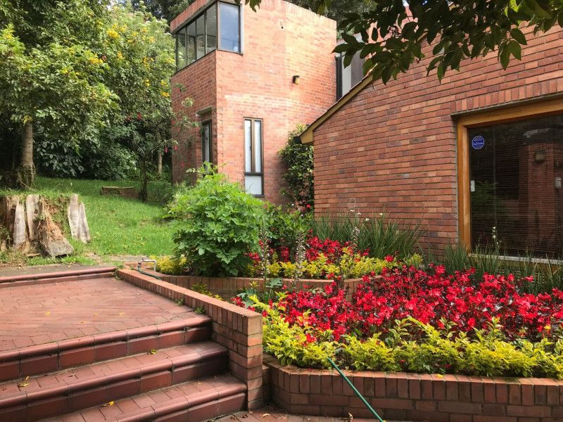 Casa en venta Cundinamarca Bogotá Los Naranjos 161 m2 Habitaciones 3 Baños 2 Garajes 5 Precio $3000000000