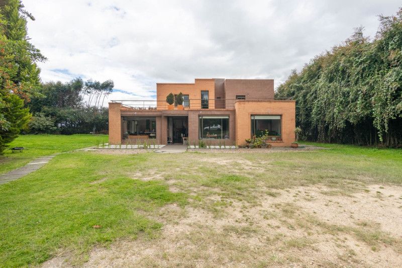Casa en venta Cundinamarca Cota Cota 350 m2 Habitaciones 5 Baños 5 Garajes 8 Precio $2500000000