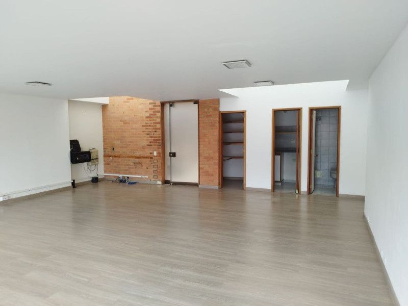 Oficina en arriendo Cundinamarca Bogotá Chicó Norte 57 m2 Habitaciones 0 Baños 1 Garajes 2 Precio $2989000