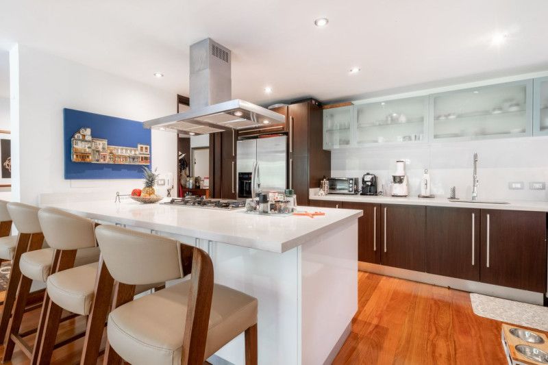 Apartamento en venta Cundinamarca Bogotá Los Rosales 168 m2 Habitaciones 3 Baños 3 Garajes 2 Precio $1570000000