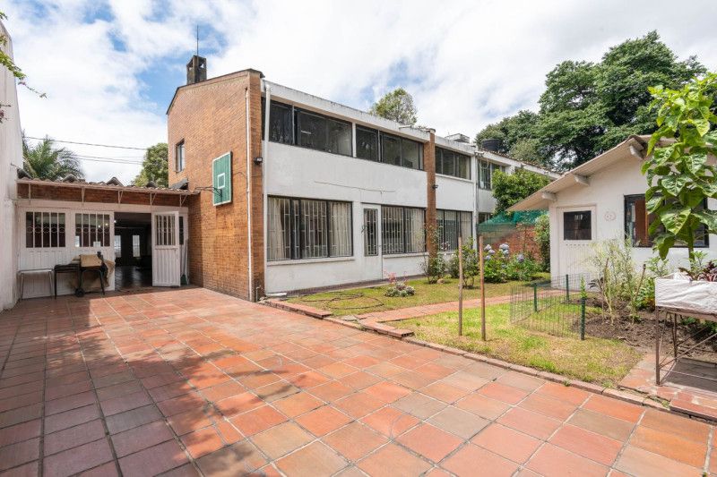 Casa en arriendo Cundinamarca Bogotá Niza 310 m2 Habitaciones 5 Baños 4 Garajes 5 Precio $8000000