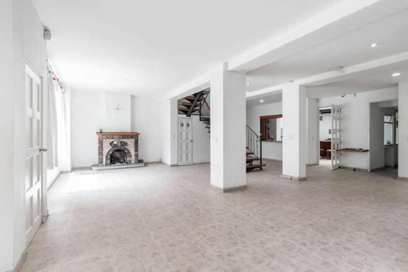 Edificio en venta Cundinamarca Bogotá Emaus 572 m2 Habitaciones 11 Baños 13 Garajes 3 Precio $2850000000