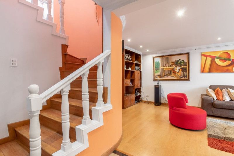 Casa en venta Cundinamarca Bogotá Estoril 280 m2 Habitaciones 4 Baños 4 Garajes 4 Precio $1295000000