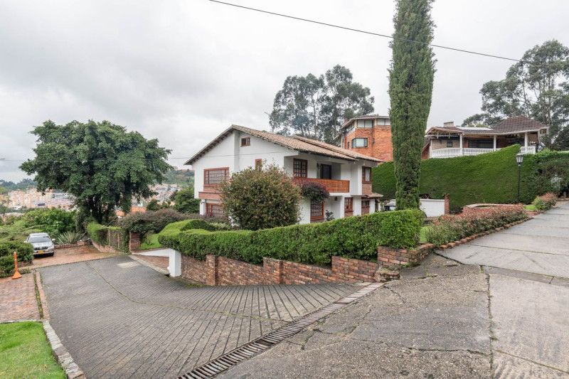 Casa en venta Cundinamarca Bogotá Suba Naranjos 440 m2 Habitaciones 3 Baños 2 Garajes 4 Precio $1880000000