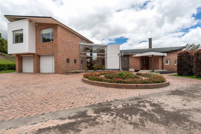 Casa en venta Cundinamarca Chía Chia 470 m2 Habitaciones 5 Baños 5 Garajes 2 Precio $2550000000