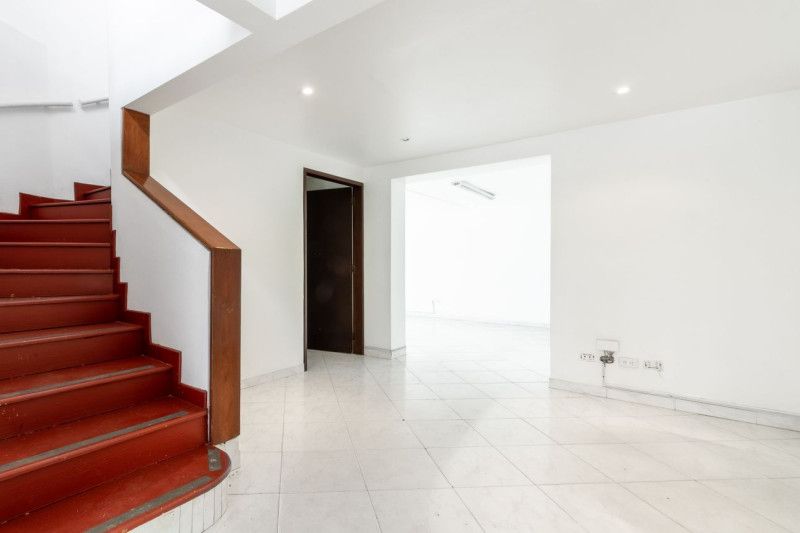 Local en venta Cundinamarca Bogotá Molinos Norte 550 m2 Habitaciones 0 Baños 7 Garajes 7 Precio $3300000000