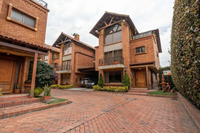 Casa en venta Cundinamarca Chía Cr Guaymaral Reservado 275 m2 Habitaciones 6 Baños 5 Garajes 2 Precio $950000000