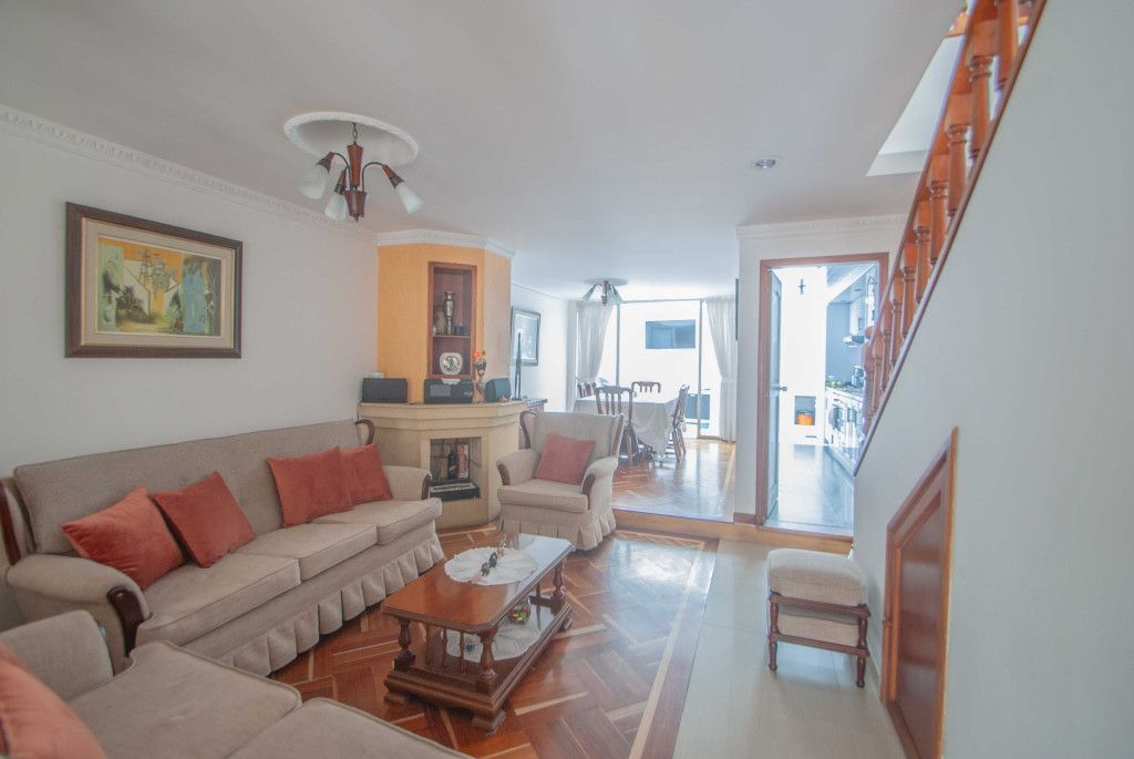 Casa en venta Cundinamarca Bogotá Cedro Salazar 134 m2 Habitaciones 3 Baños 3 Garajes 4 Precio $882000000