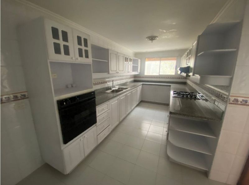 Casa en arriendo Antioquia Envigado La Inmaculada 350 m2 Habitaciones 4 Baños 5 Garajes 1 Precio $12000000