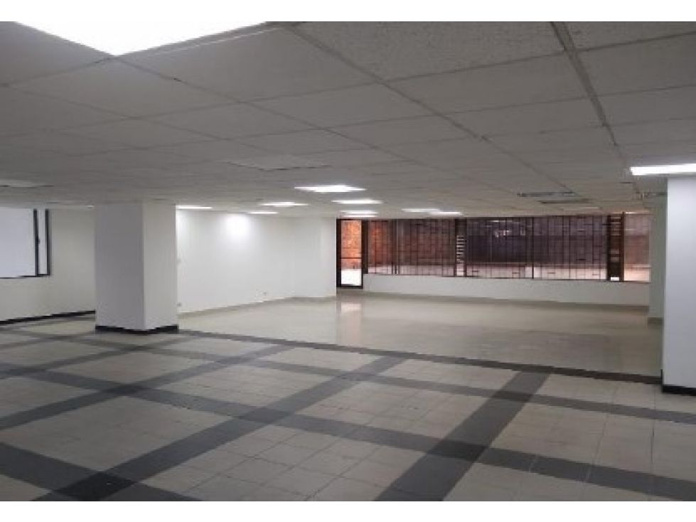 Oficina en arriendo Cundinamarca Bogotá San Patricio 378 m2 Habitaciones 0 Baños 10 Garajes 7 Precio $15918000
