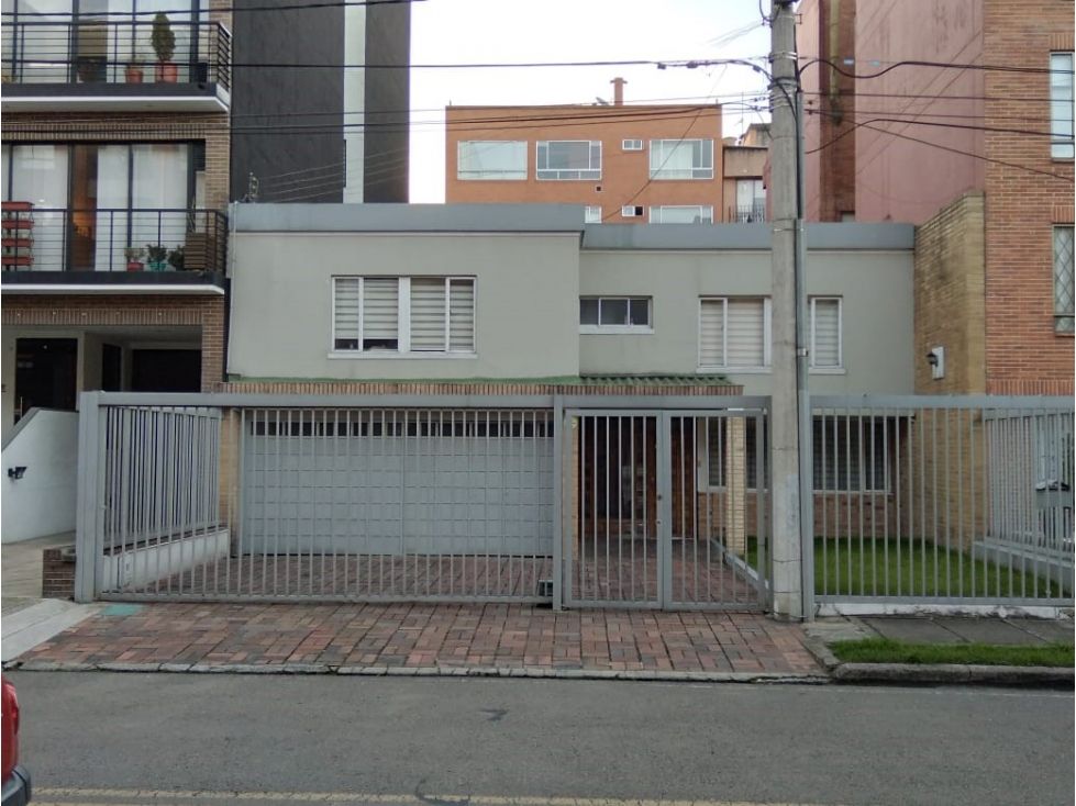 Casa en arriendo o venta Cundinamarca Bogotá Estoril 600 m2 Habitaciones 4 Baños 2 Garajes 5 Precio venta $1700000000 Precio arriendo $9000000