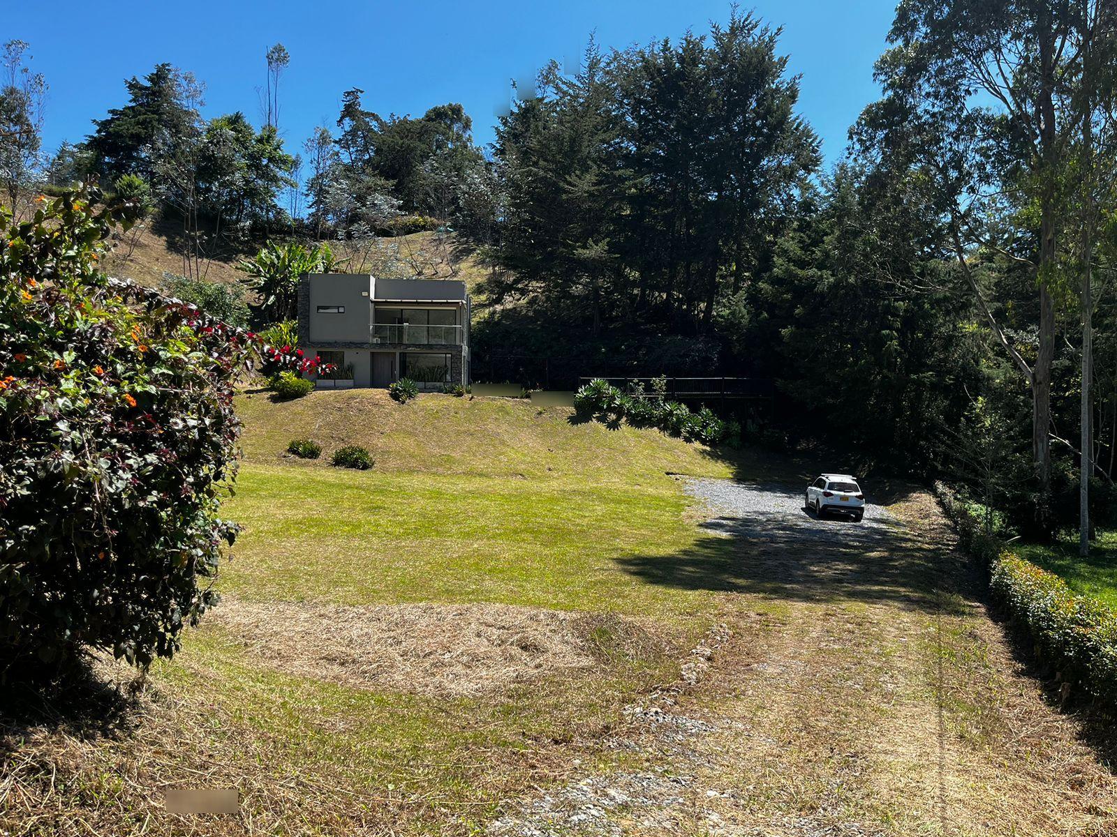 Casa en arriendo o venta Antioquia Rionegro Baden Baden 250 m2 Habitaciones 4 Baños 4 Garajes 8 Precio venta $1900000000 Precio arriendo $10600000