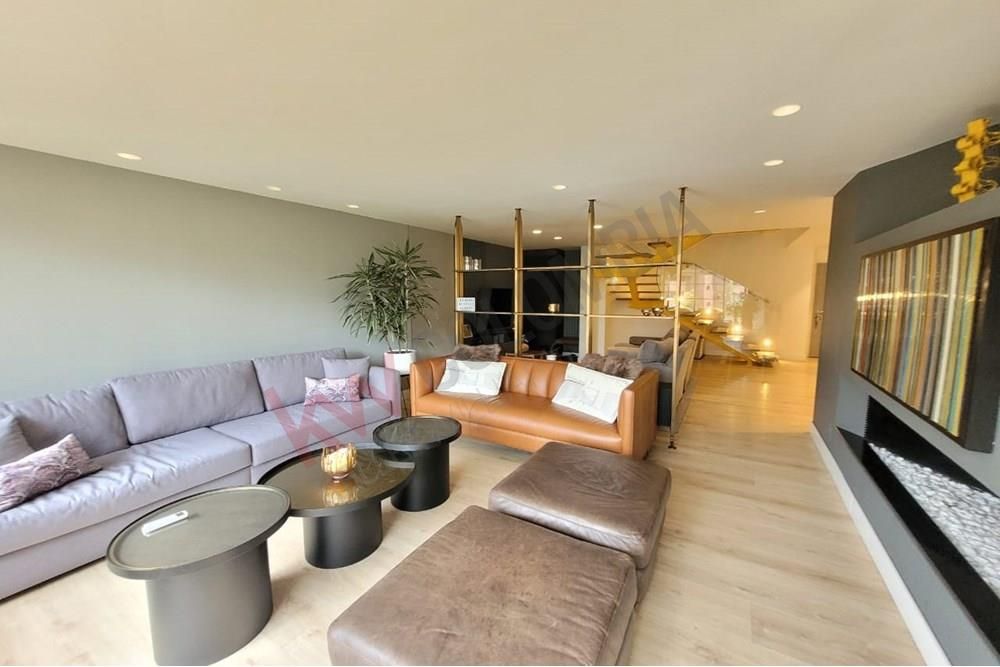 Apartamento en venta Cundinamarca Bogotá Los Rosales 212 m2 Habitaciones 2 Baños 2 Garajes 2 Precio $1900000000