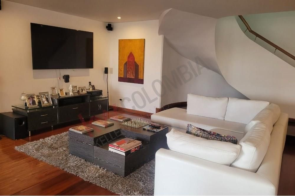 Apartamento en venta Cundinamarca Bogotá Los Rosales 212 m2 Habitaciones 3 Baños 2 Garajes 1 Precio $1750000000