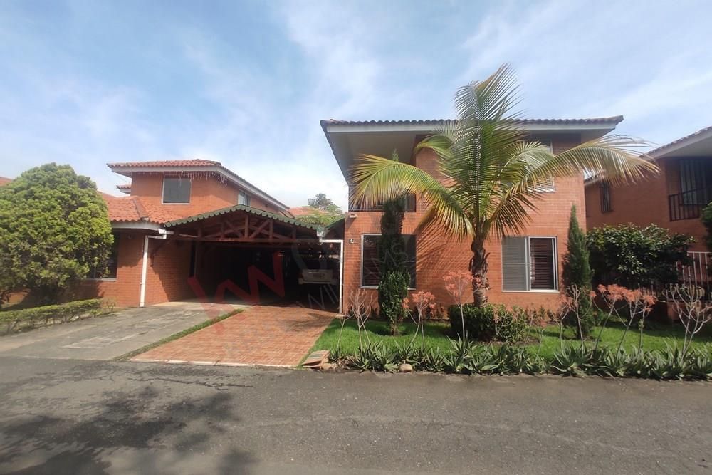 Casa en venta Valle Del Cauca Jamundí Cr Castillo La Herreria Iv 200 m2 Habitaciones 4 Baños 4 Garajes 3 Precio $600000000