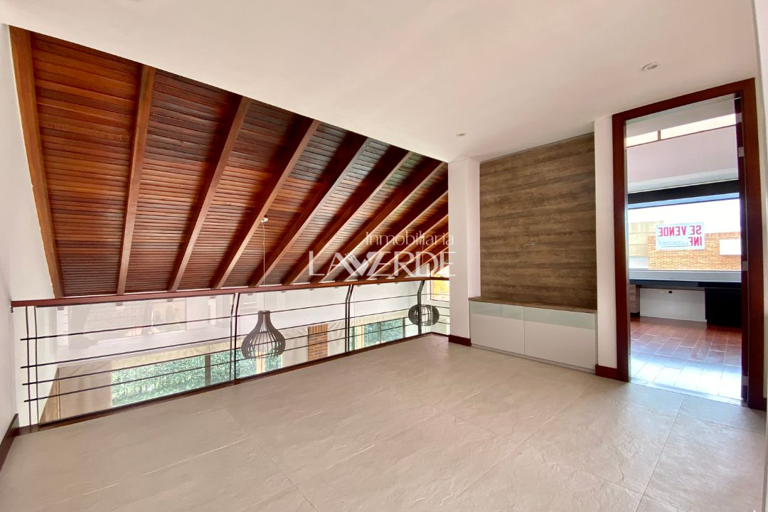 Casa en venta Cundinamarca Cajicá Cn Campestre Badalona Reservado 304 m2 Habitaciones 3 Baños 6 Garajes 3 Precio $1750000000