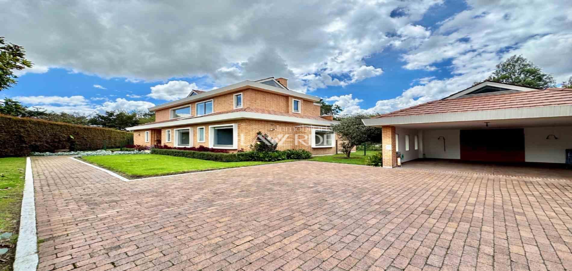 Casa en venta Cundinamarca Bogotá Casa Blanca 350 m2 Habitaciones 5 Baños 7 Garajes 5 Precio $1800000000