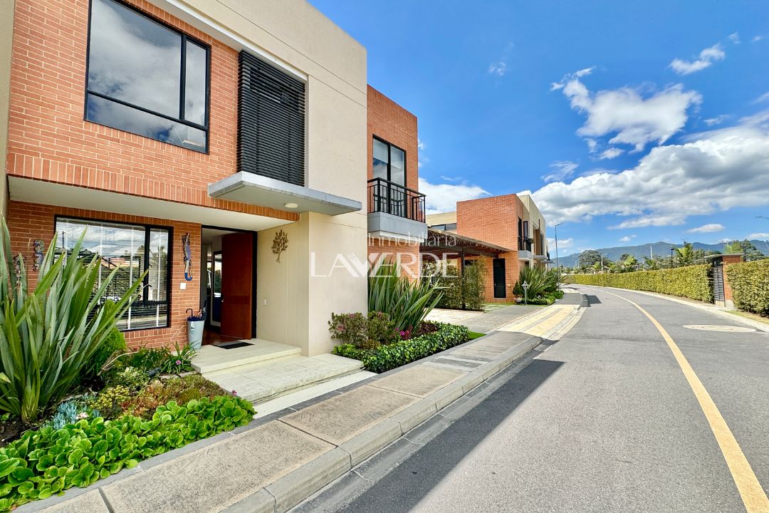 Casa en venta Cundinamarca Cajicá Cajica 250 m2 Habitaciones 4 Baños 6 Garajes 2 Precio $1280000000