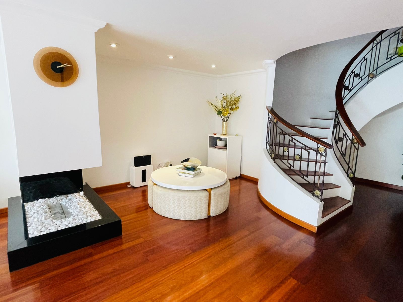 Apartamento en venta Cundinamarca Bogotá El Nogal 230 m2 Habitaciones 3 Baños 2 Garajes 2 Precio $1800000000