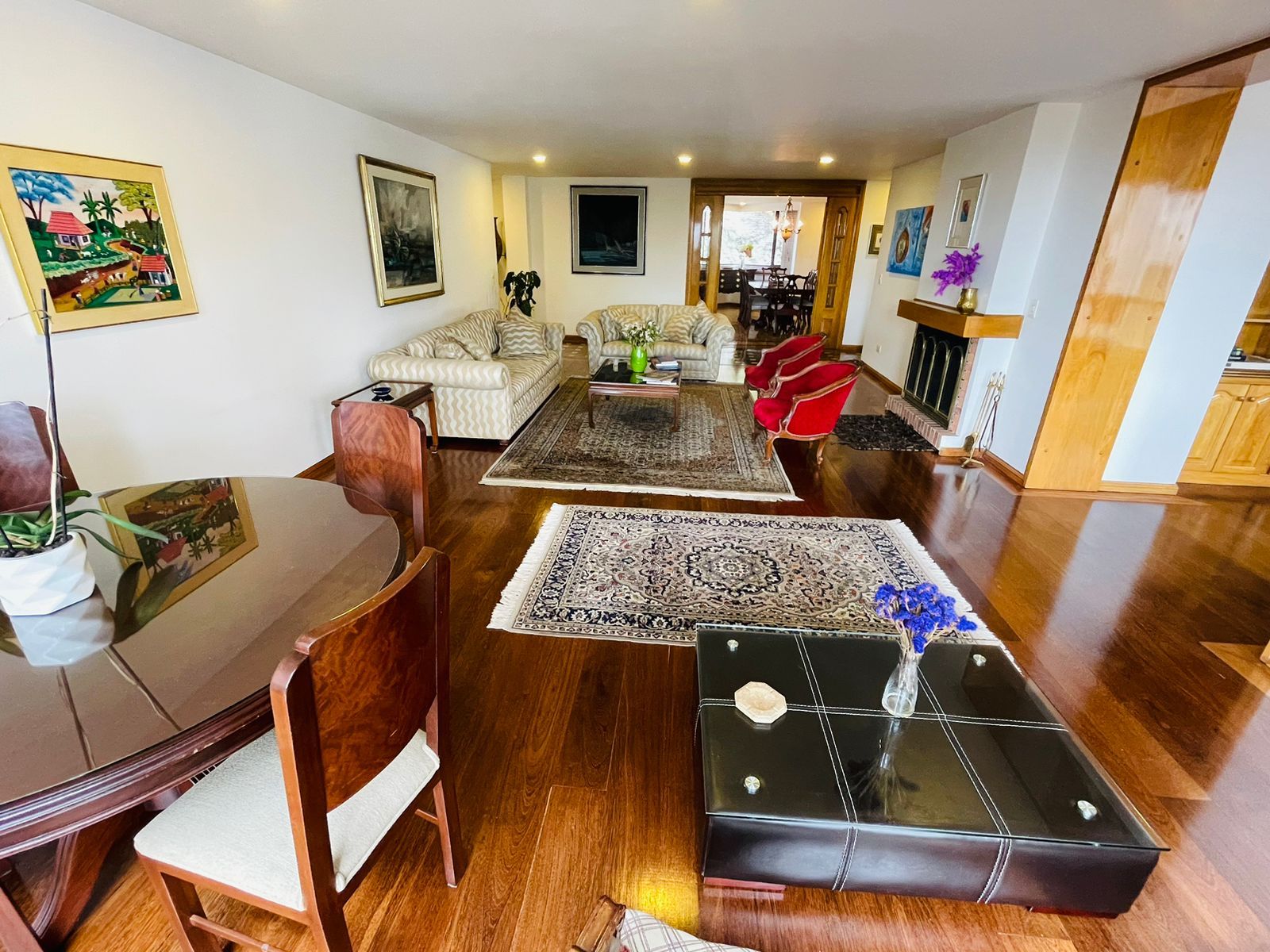 Apartamento en venta Cundinamarca Bogotá Los Rosales 240 m2 Habitaciones 3 Baños 3 Garajes 1 Precio $1800000000