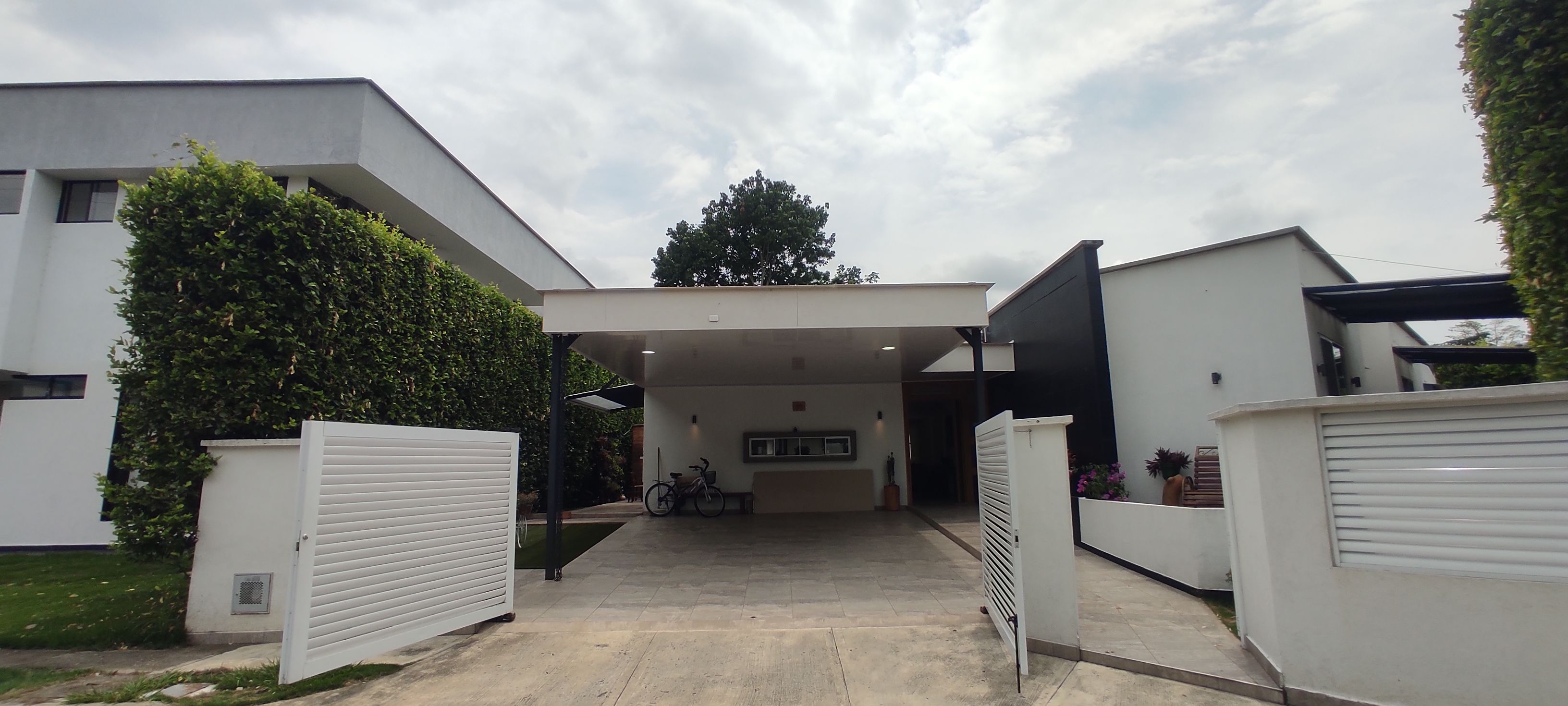 Casa en venta Valle Del Cauca Jamundí Ciudad Alfaguara 643 m2 Habitaciones 3 Baños 5 Garajes 2 Precio $1200000000