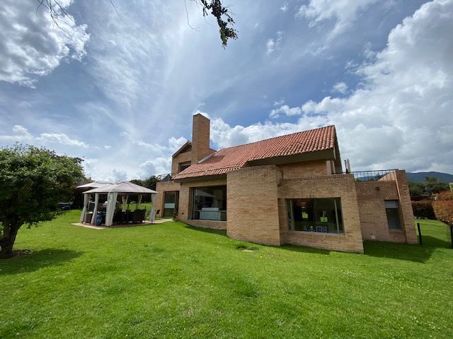 Casa en venta Cundinamarca La Calera La Calera 254 m2 Habitaciones 3 Baños 4 Garajes 0 Precio $1495000000