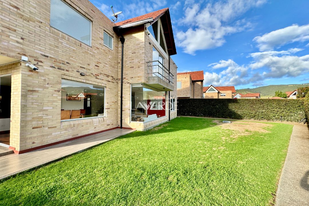 Casa en venta Cundinamarca Cajicá Cr Mallorca 620 m2 Habitaciones 3 Baños 5 Garajes 1 Precio $1700000000