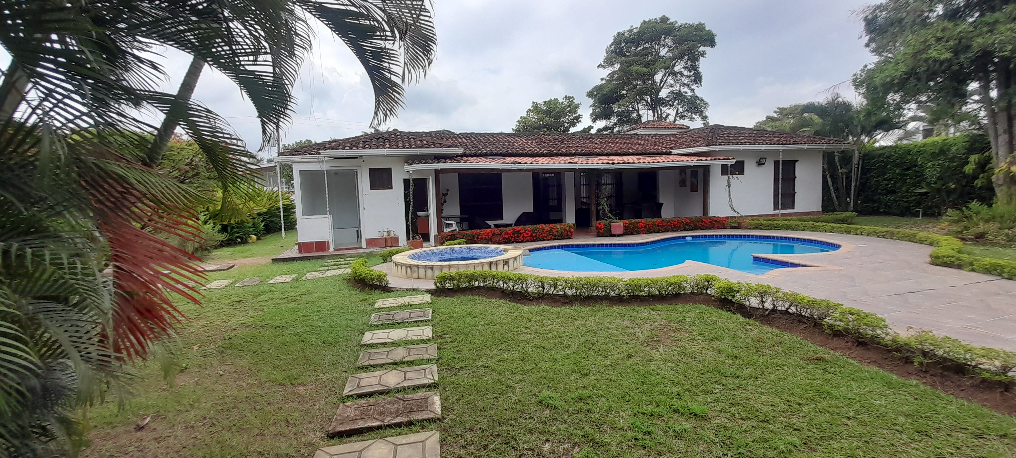 Casa en venta Valle Del Cauca Jamundí Cn Samanes De La Morada 1501 m2 Habitaciones 4 Baños 4 Garajes 3 Precio $990000000
