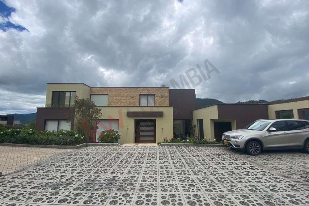 Casa en venta Cundinamarca La Calera La Calera 2150 m2 Habitaciones 4 Baños 13 Garajes 2 Precio $2400000000