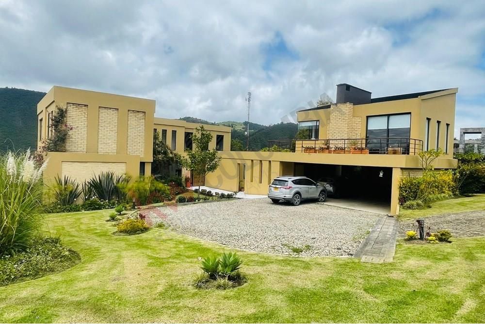 Casa en venta Cundinamarca La Calera La Calera 3800 m2 Habitaciones 4 Baños 13 Garajes 2 Precio $2650000000