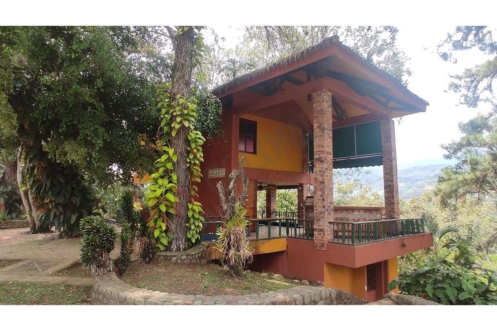 Casa en venta Valle Del Cauca Jamundí Jamundí 250 m2 Habitaciones 2 Baños 8 Garajes 2 Precio $450000000