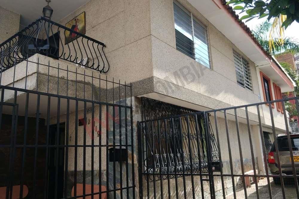 Casa en venta Valle Del Cauca Cali Los Libertadores 231 m2 Habitaciones 4 Baños 2 Garajes 1 Precio $595000000