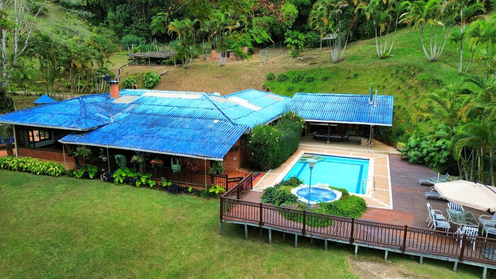 Finca en venta Valle Del Cauca Cali Cali 450 m2 Habitaciones 4 Baños 4 Garajes 6 Precio $1850000000
