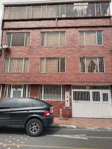 Casa en venta Cundinamarca Bogotá Ciudad Villamayor Antigua 220 m2 Habitaciones 8 Baños 6 Garajes 2 Precio $1300000000