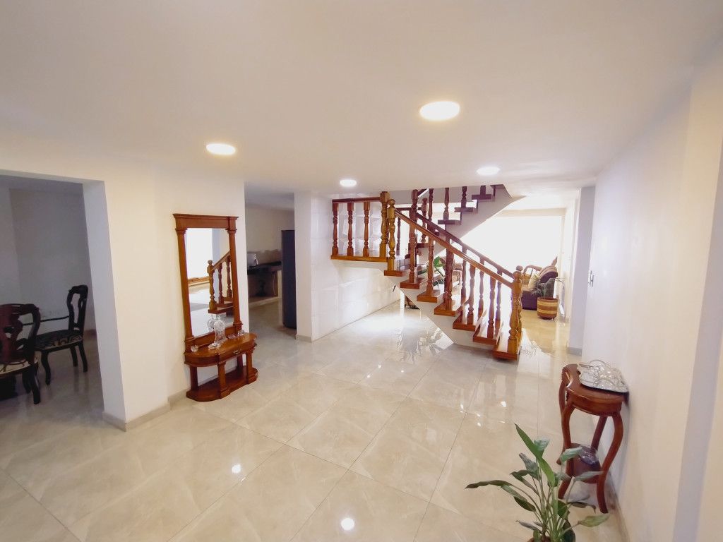Casa en venta Valle Del Cauca Cali La Flora 612 m2 Habitaciones 6 Baños 5 Garajes 2 Precio $1600000000