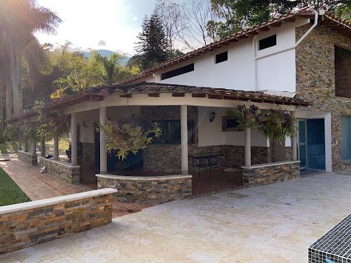 Finca en venta Antioquia Barbosa Barbosa 300 m2 Habitaciones 5 Baños 13 Garajes 7 Precio $1290000000