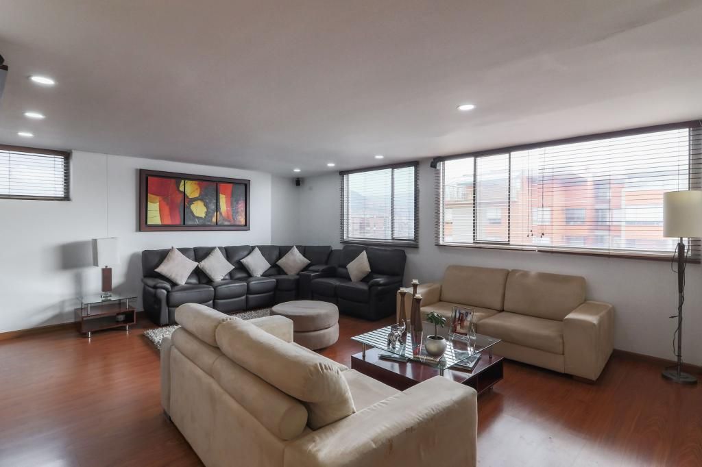 Apartamento en venta Cundinamarca Bogotá Lisboa 200 m2 Habitaciones 3 Baños 5 Garajes 3 Precio $1550000000