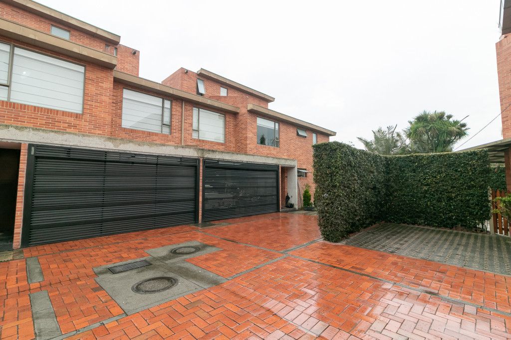 Casa en venta Cundinamarca Bogotá Conejera 273 m2 Habitaciones 4 Baños 5 Garajes 5 Precio $1800000000