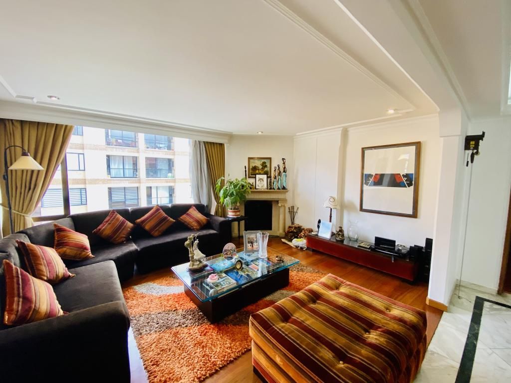 Apartamento en venta Cundinamarca Bogotá Santa Barbara Occidental 218 m2 Habitaciones 4 Baños 4 Garajes 3 Precio $1600000000